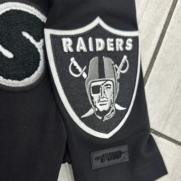 Pro standard Chenielle Patch Raiders Black T-Shirt - Picture 4 of 6